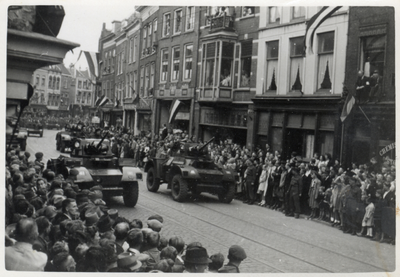 97677 Afbeelding van de geallieerde militairen van de 3rd Canadian Infantry Division tijdens de Memorial D-Day Parade ...